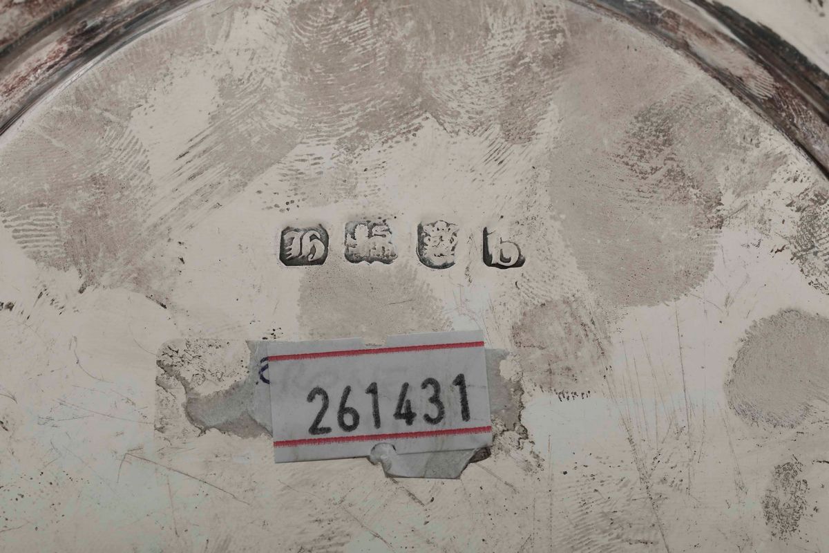Salver. Argento Fuso, Sbalzato e Cesellato. Marchi della Città di Londra per L’anno 1777 e Dell’a...