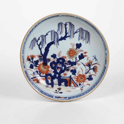 Piatto in Porcellana Imari Raffigurante Paesaggio, Cina, Dinastia Qing, Periodo Qianlong (1736-17...