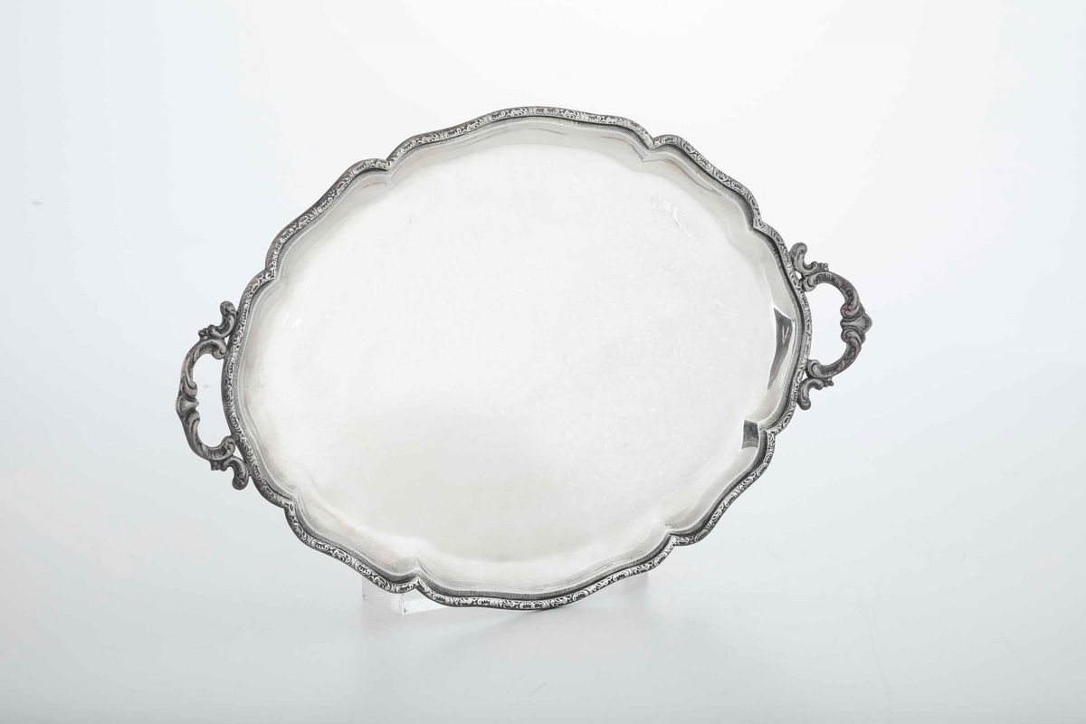 Vassoio. Argento Fuso e Sagomato. Argenteria Italiana del XX Secolo, Argentiere Mario Poli, Milan...