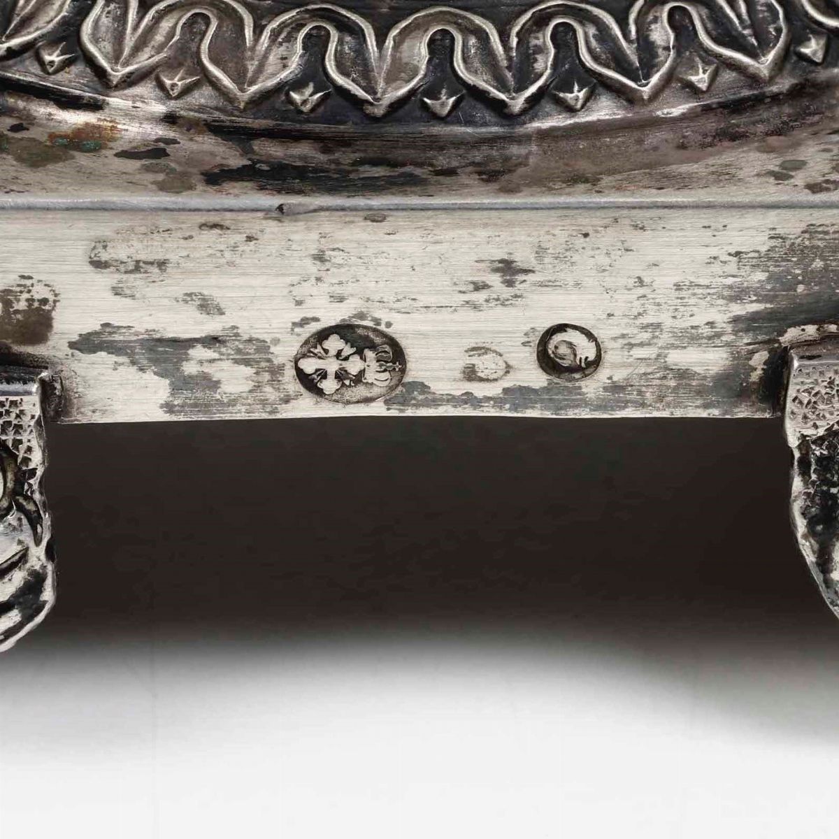 Coppia di Saliere in Argento Fuso e Cesellato e Cristallo. Genova XIX Secolo. Marchio con Croce M...