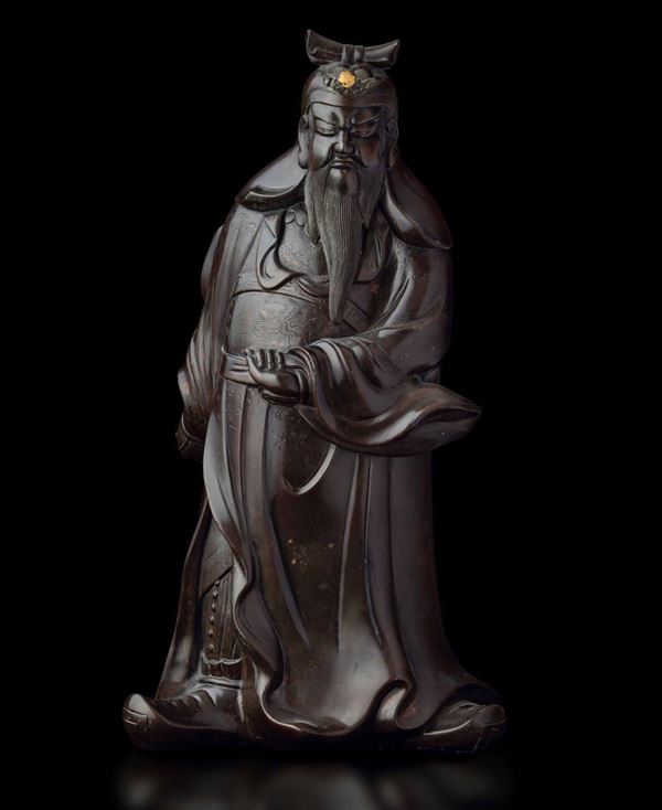 Figura di dignitario stante in bronzo, Cina, Dinastia Qing, XIX secolo