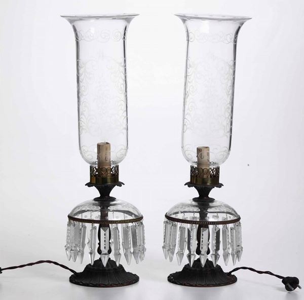 Coppia di lampade in metallo e vetro