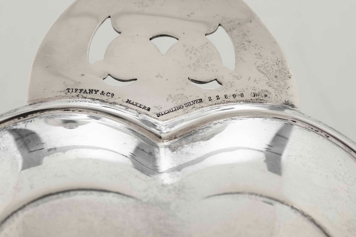 Due Vassoi. Argento Sterling Fuso, Sagomato e Traforato. Tiffany & Co. Usa XX Secolo