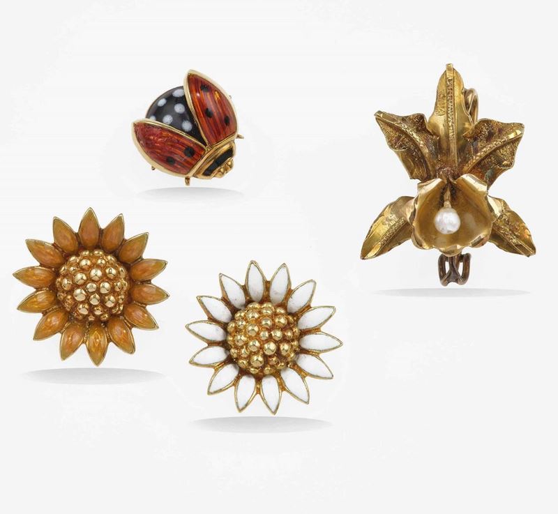 Four enamel and gold little brooches  - Auction Jewels | Cambi Time - Cambi Casa d'Aste