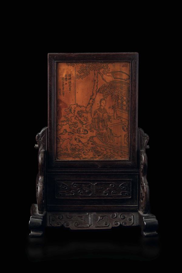 Piccolo paravento da tavolo con placca in legno di bambù con decoro inciso raffigurante fanciulla e iscrizione, Cina, Dinastia Qing, Dinastia Qing, epoca Qianlong (1736-1796)