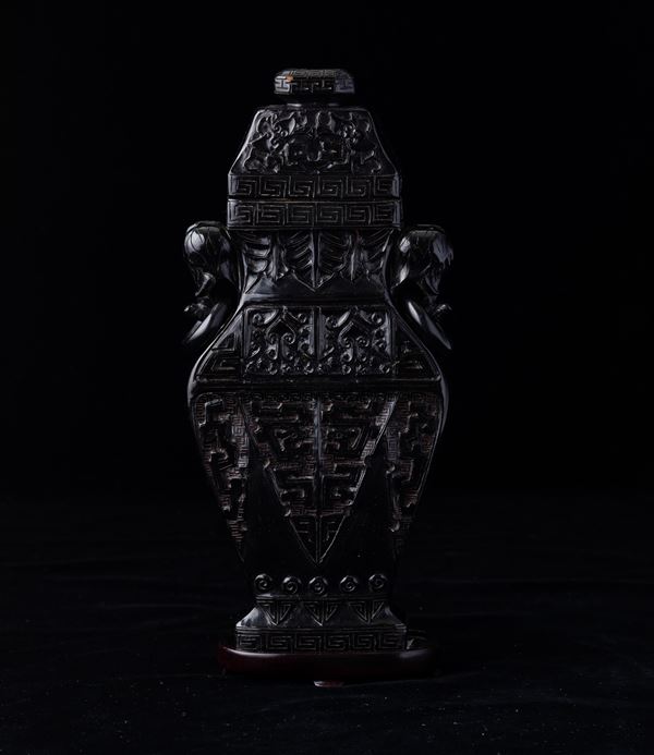 Vaso in lacca nera con coperchio e decoro inciso d'ispirazione arcaica, Cina, Dinastia Qing, XIX secolo