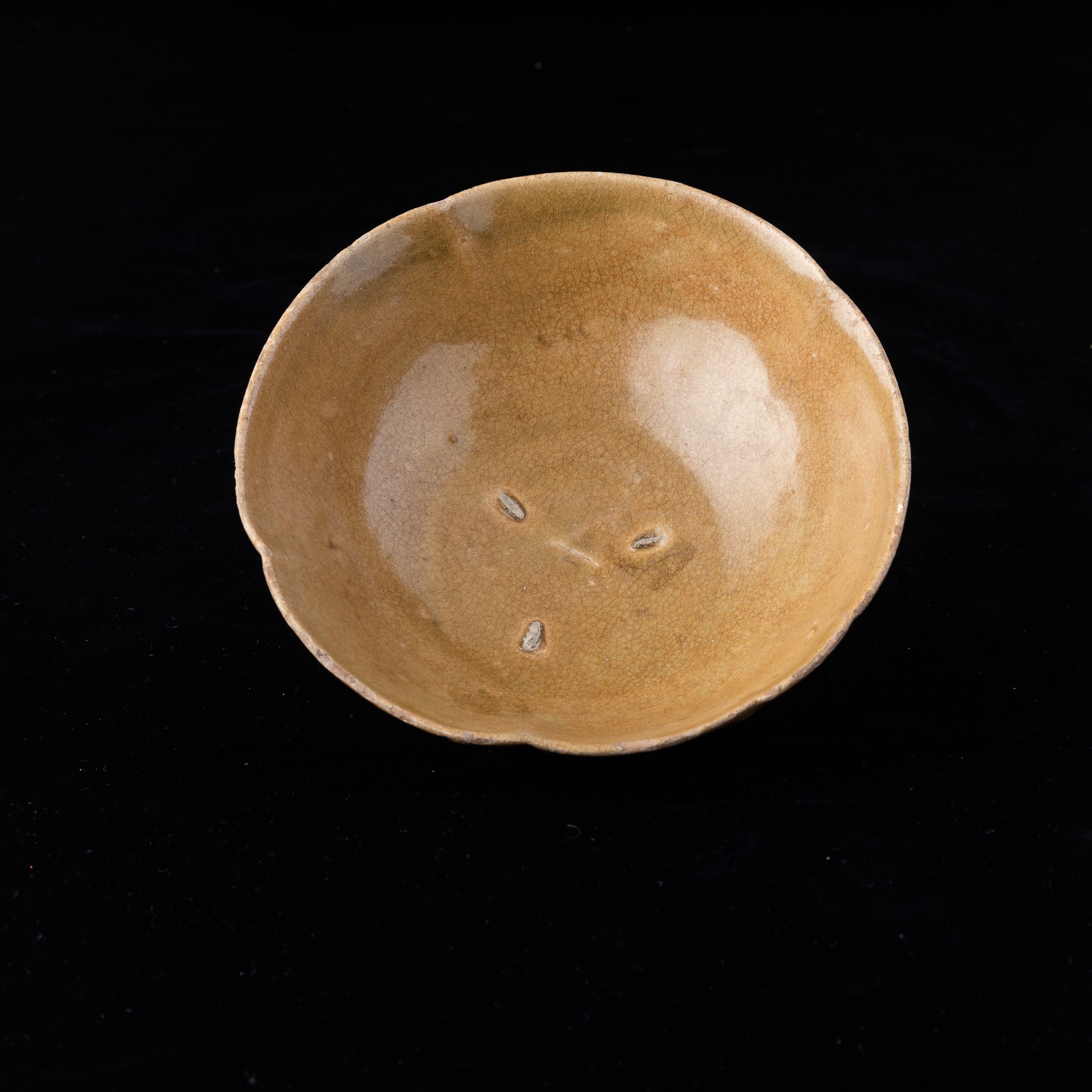 Cina, Ciotola in porcellana invetriata sui toni dell’ocra, Dinastia Song (960-1279)