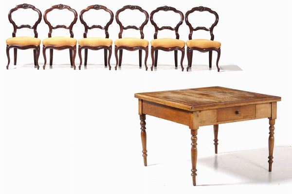 Tavolo e sei sedie in legno intagliato. XIX secolo