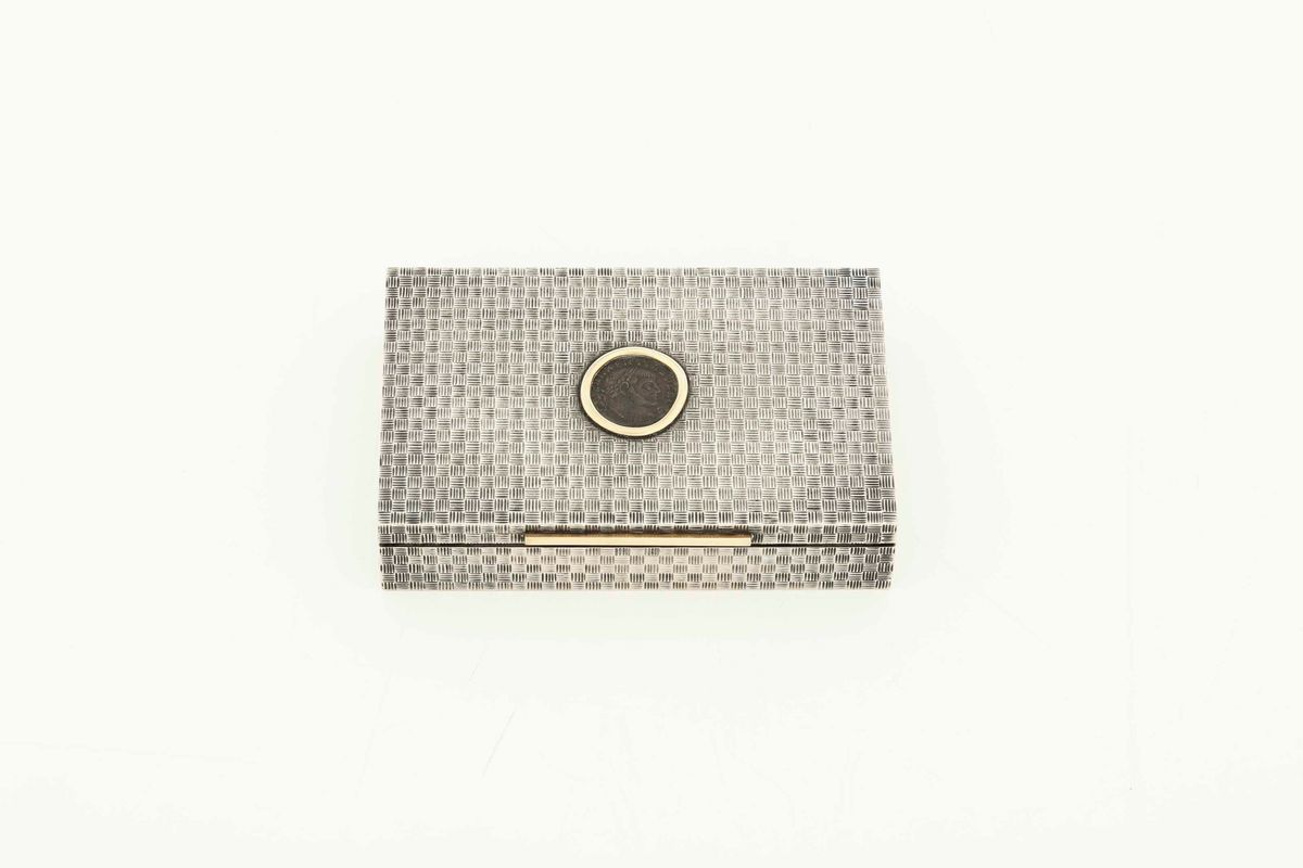 Scatola. Argento Sterling Fuso, Sagomato e Cesellato. Italia, Secondo Quarto XX Secolo. Maison Bu...