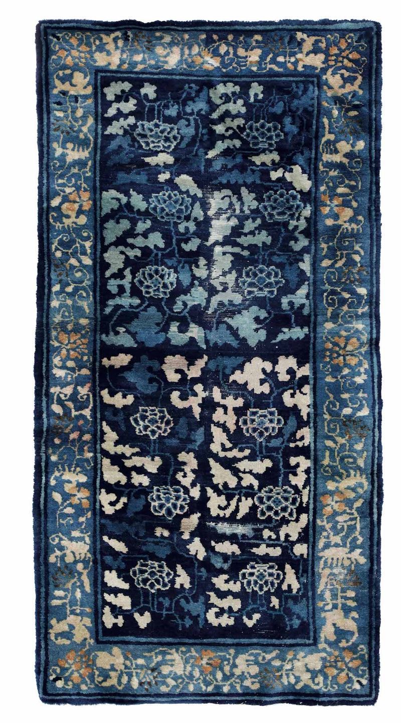 Piccola passatoia Cina inizio XX secolo  - Auction Carpets - Cambi Casa d'Aste