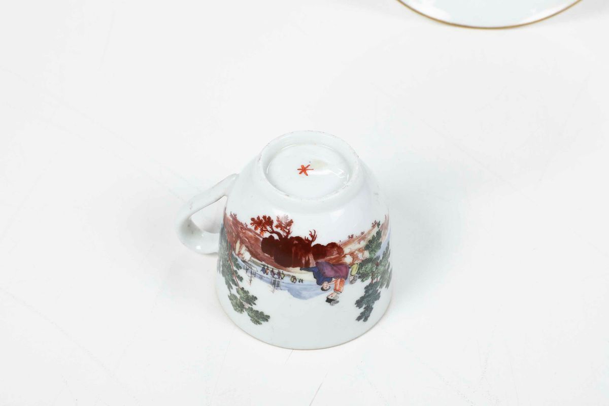 Tazza con Piattinonove, Manifattura Antonibon, 1790-1800 Circapittura di Giovanni Marcon (1771-18...