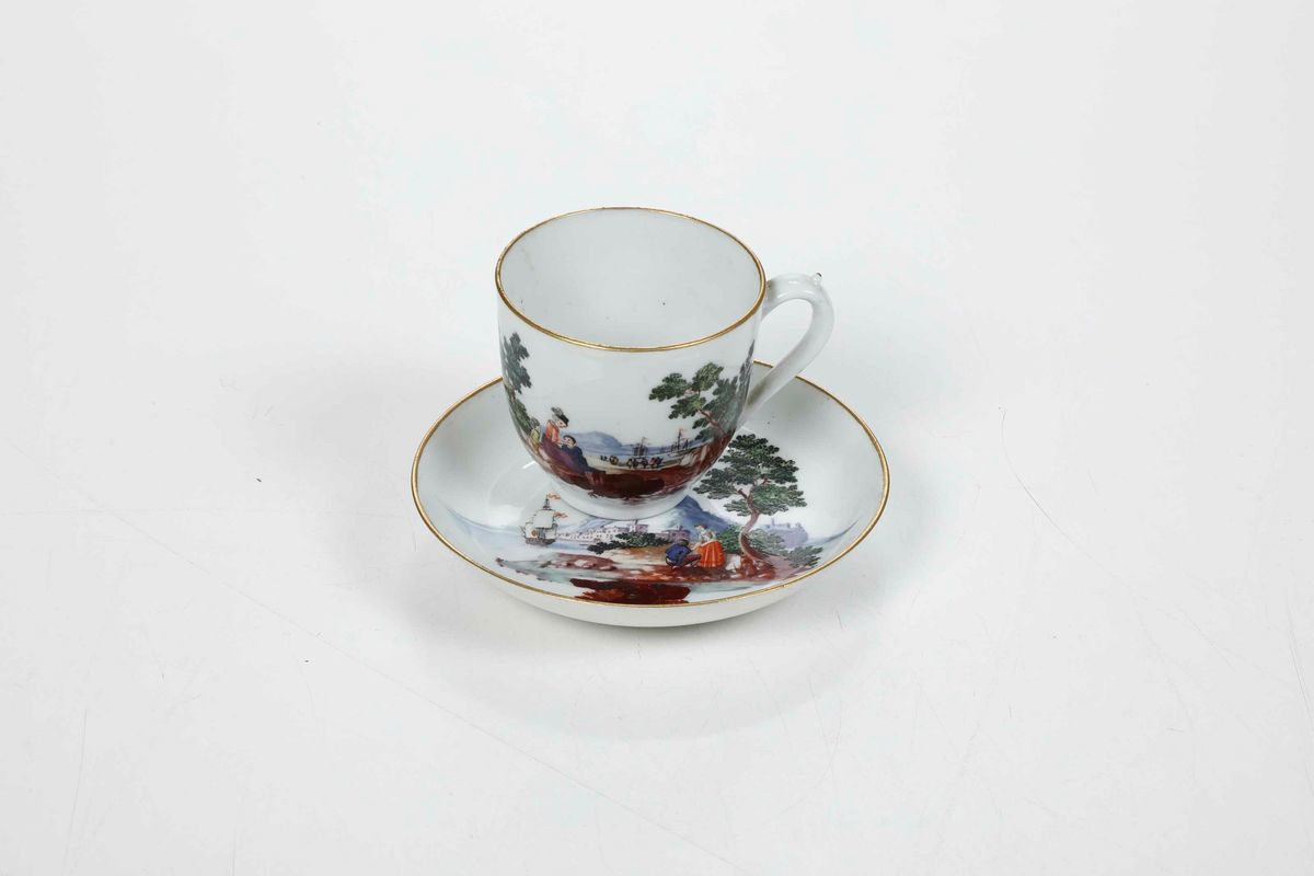 Tazza con Piattinonove, Manifattura Antonibon, 1790-1800 Circapittura di Giovanni Marcon (1771-18...