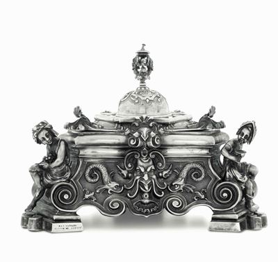 Importante Calamaio. Argento Sterling Fuso, Sbalzato e Cesellato. Londra 1849. Argentiere Robert ...