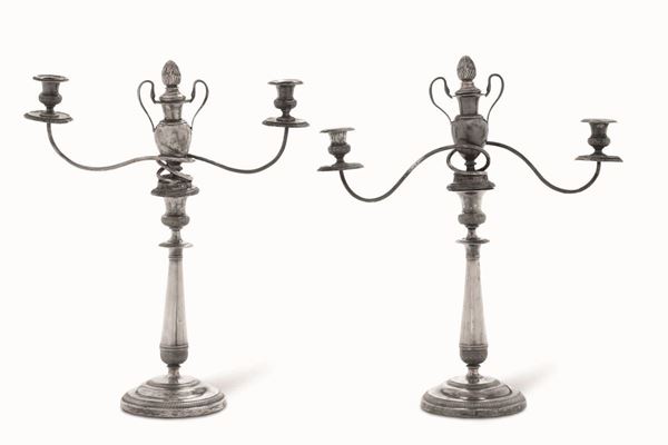 Coppia di candelabri. Argento fuso, sagomato e cesellato. Genova XIX secolo