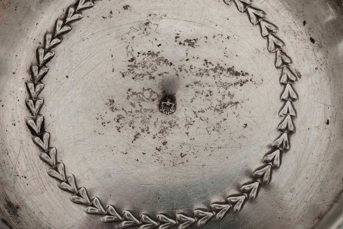 Sei Sottobicchieri e un Sottobottiglia. Argento Sbalzato, Traforato e Cesellato. Novara Primo Qua...