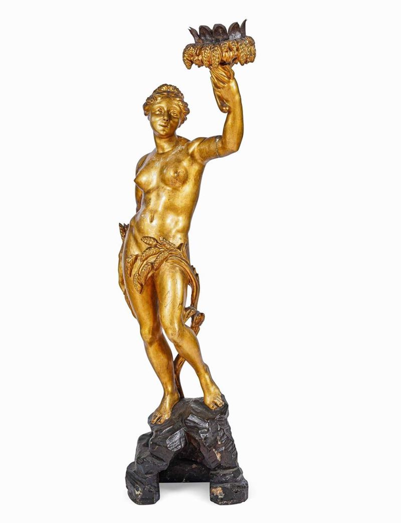 Torciera in legno dorato scolpita a foggia di figura femminile (Allegoria dell'Autunno). Genova, XVIII secolo  - Asta Dimore Italiane - Cambi Casa d'Aste