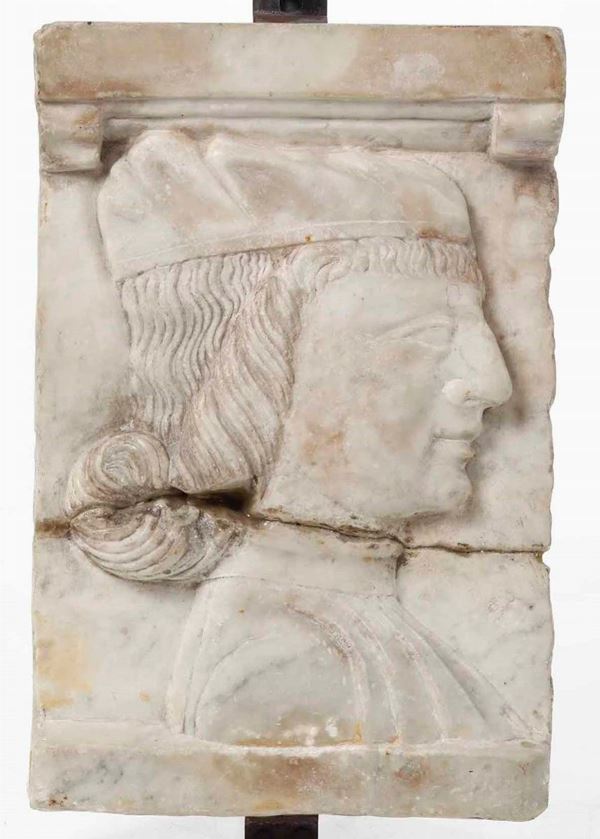 Profilo maschile. Rilievo in marmo. Nei modi della scultura rinascimentale, probabile XIX secolo