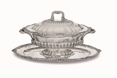 Zuppiera con Présentoir. Argento 925 Fuso, Sagomato e Cesellato. Argenteria Artistica Milanese de...