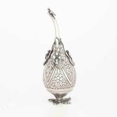 Contenitore Fitoforme. Argento Fuso e Cesellato. Arte Coloniale del XIX Secolo