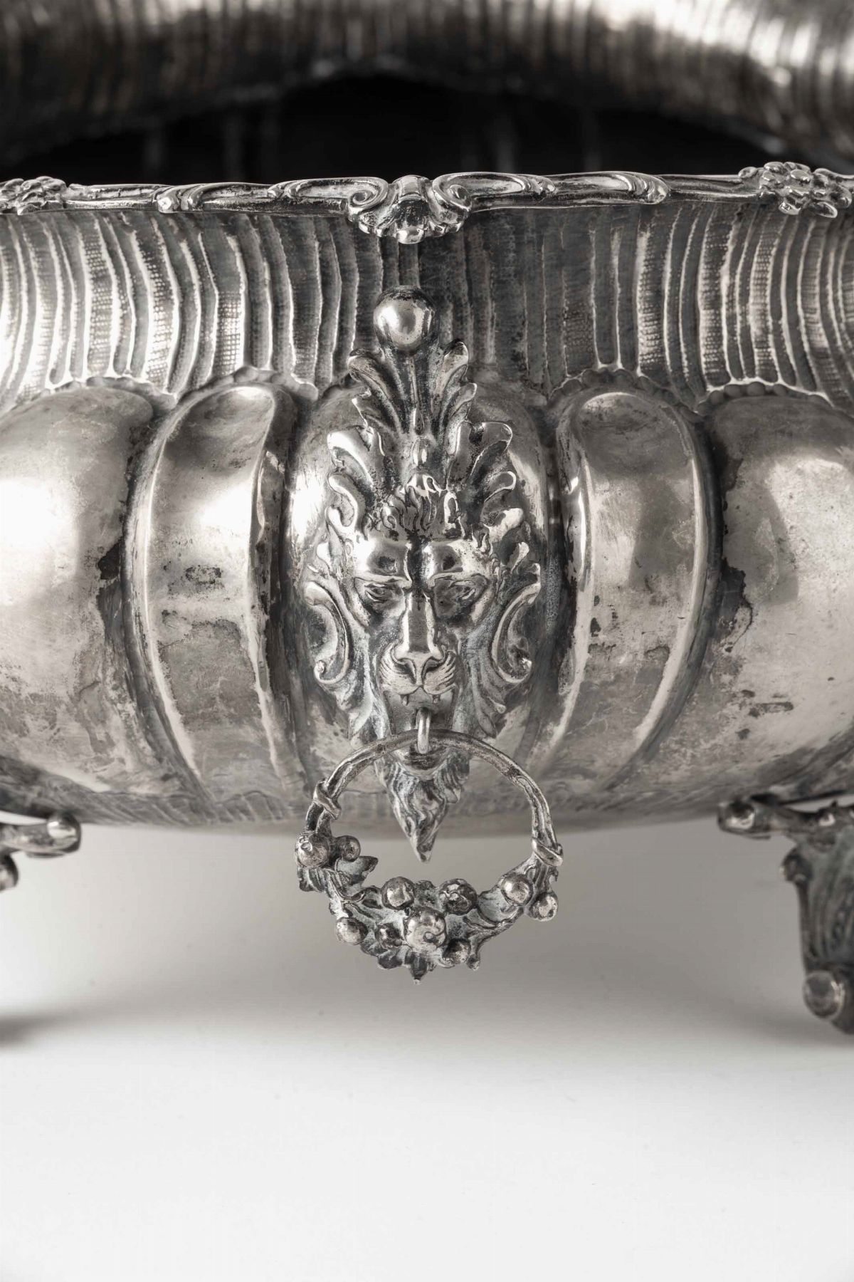 Caspeaux. Argento Fuso, Sagomato e Cesellato. Argenteria Artistica Milanese del XX Secolo. Argent...