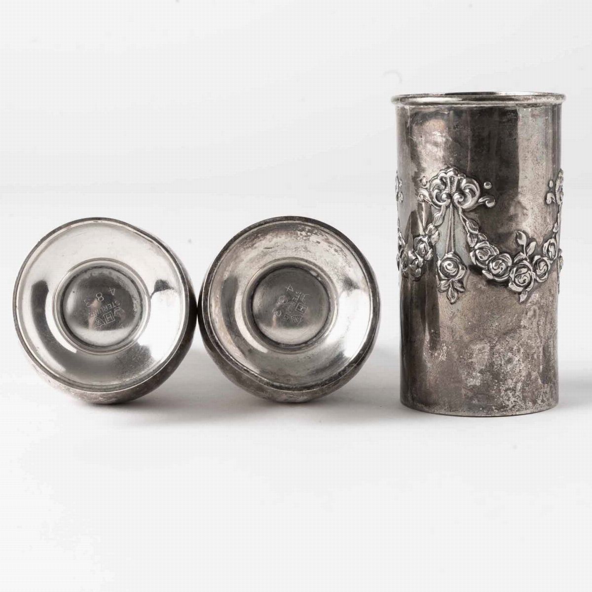 Lotto di un Sale e Pepe in Argento 925, un Vasetto in Argento Inglese e una Boccetta con Tappo in...