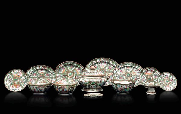 Servizio da sei in porcellana Famiglia Rosa con decori floreali e scene di vita comune entro riserve, Canto, Cina, Dinastia Qing, XIX secolo