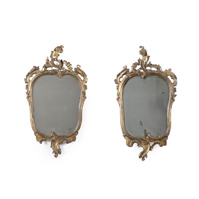 Coppia di Applique in Legno Dorato con Decori a Rocailles