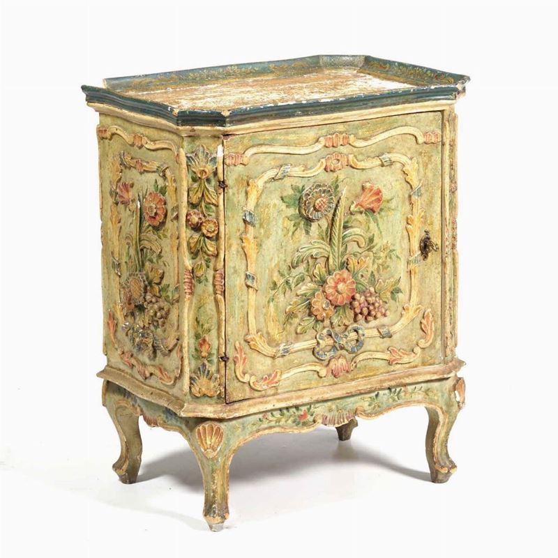Comodino ad un’anta in legno laccato in policromia. XIX secolo  - Asta Antiquariato gennaio - Cambi Casa d'Aste