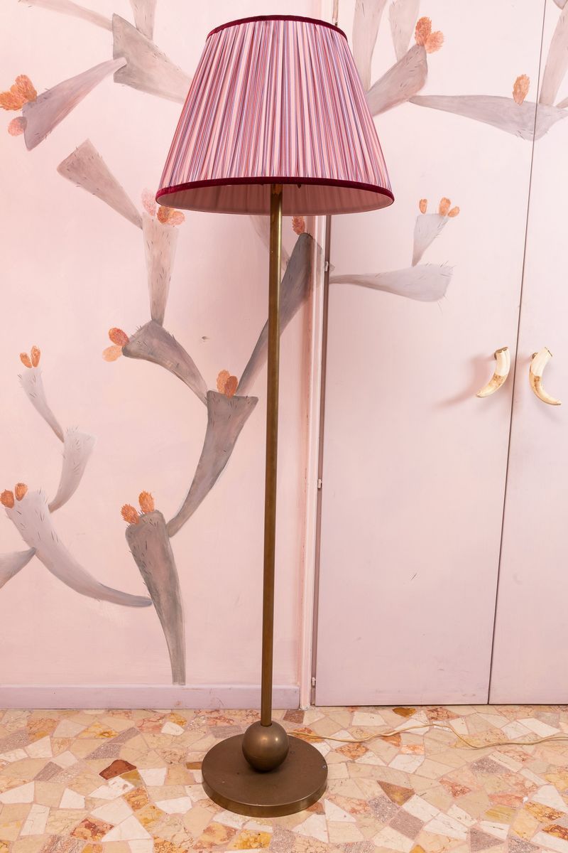 Lampada da Terra in Bronzo. XX Secolo