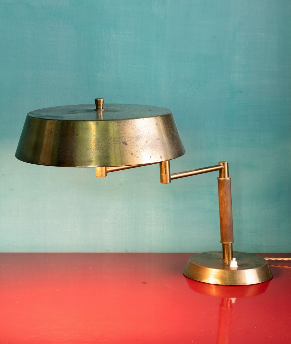 Lampada da Tavolo in Ottone con Braccio Girevole. XX Secolo
