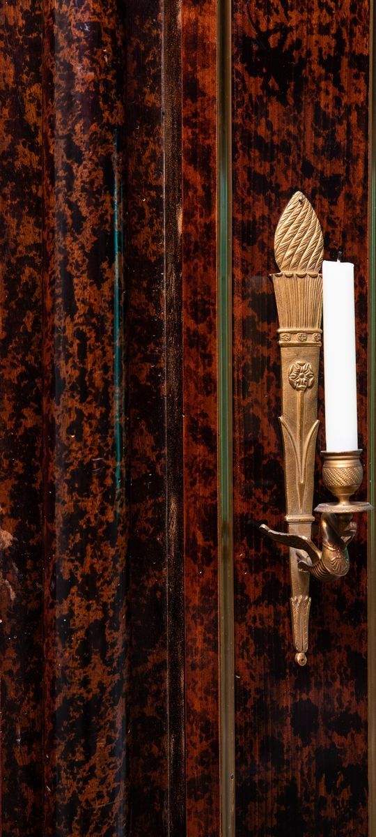 Caminiera in Legno Decorato a Finta Tartaruga. Germania, XIX Secolo