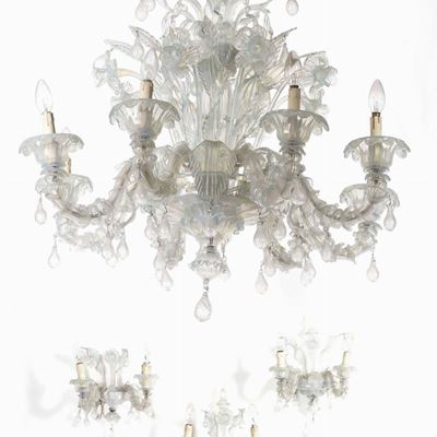 Coppia di Lampadari in Vetro di Murano Lattimo a Otto Luci e Tre Applique a Due Luci, XX Secolo