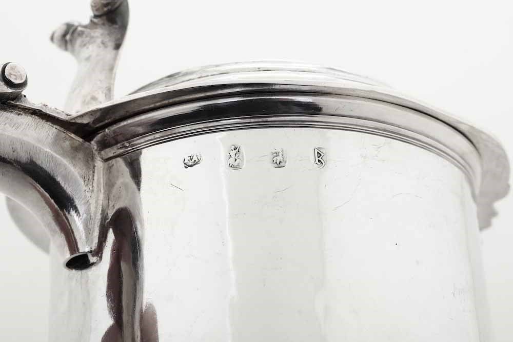 Tankard in Argento Fuso, Sbalzato e Cesellato. Londra 1703, Argentiere William Fawdery (?)
