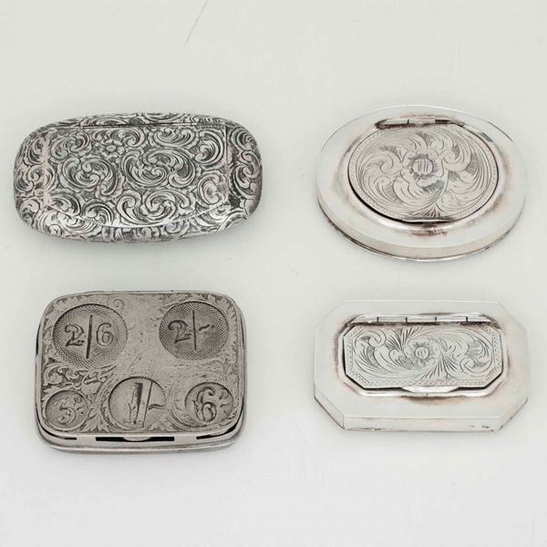 Lotto composto da quattro tabacchiere diverse. Una in argento 925 e tre in metallo argentato