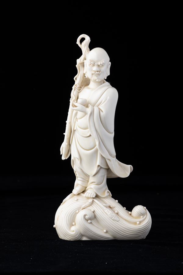 Figura di saggio in porcellana Blanc de Chine, Dehua, Cina, XX secolo