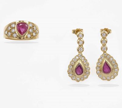 Demi-parure Composta da Anello ed Orecchini con Rubini Taglio Goccia e Diamanti