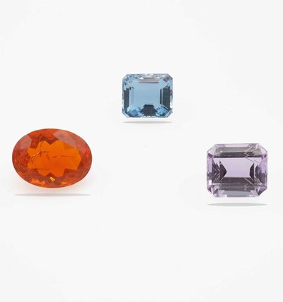 Lotto Composto da una Kunzite di Ct 11.41, un Opale di Fuoco di Ct 10.58, Fessurato ed una Acquam...