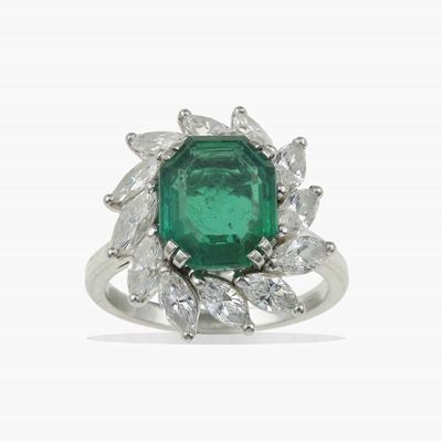 Anello Smeraldo Colombia Ct 4.35 e Diamanti Taglio Navette a Contorno