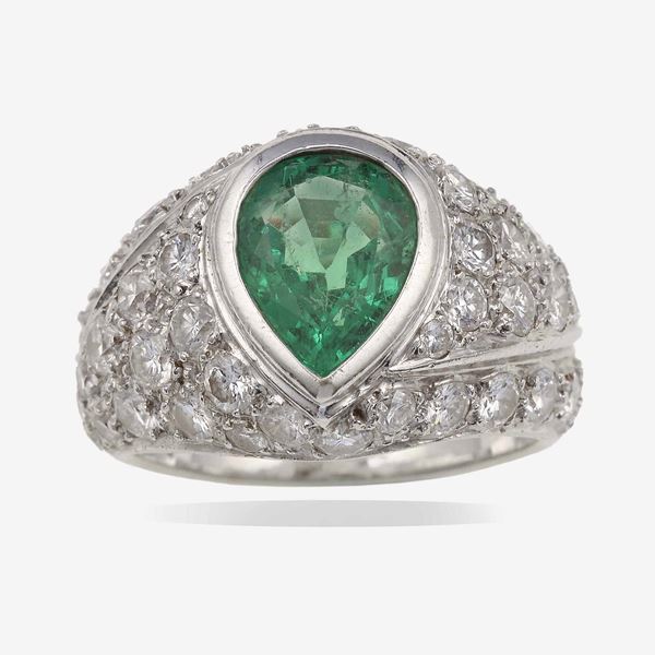 Emerald, diamond and gold ring