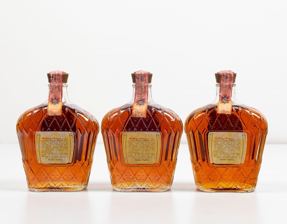 Seagram's, Crown Royal Fine De Luxe Blended Canadian Whisky