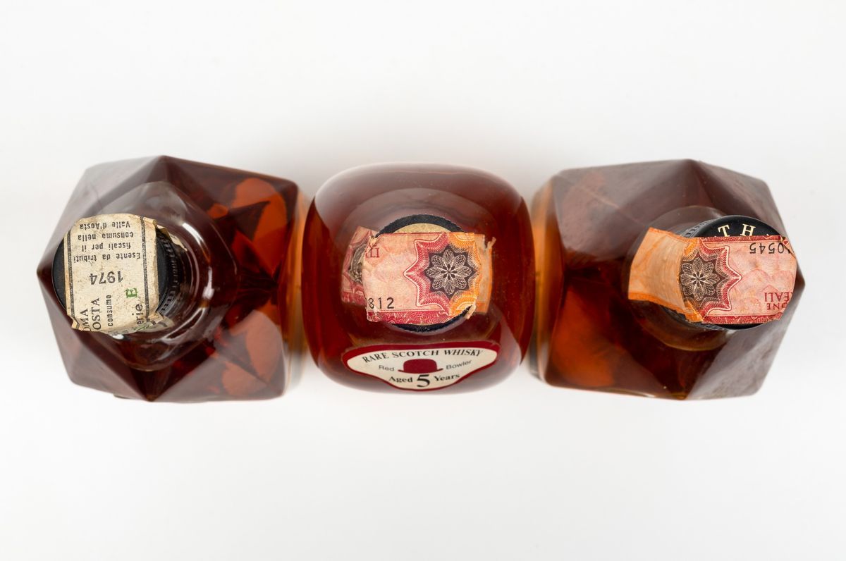 The Antiquary, De Luxe Old Scotch Whisky 12 Years Oldthe Antiquary, Finest Old Scotch Whisky 12 Y...