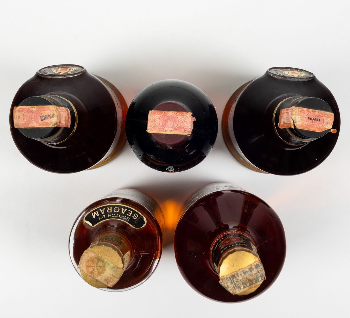 Seagram's, 100 Pipers Blended Scotch Whiskyseagram's, Benchmark Kentucky Straight Bourbon Whiskey...