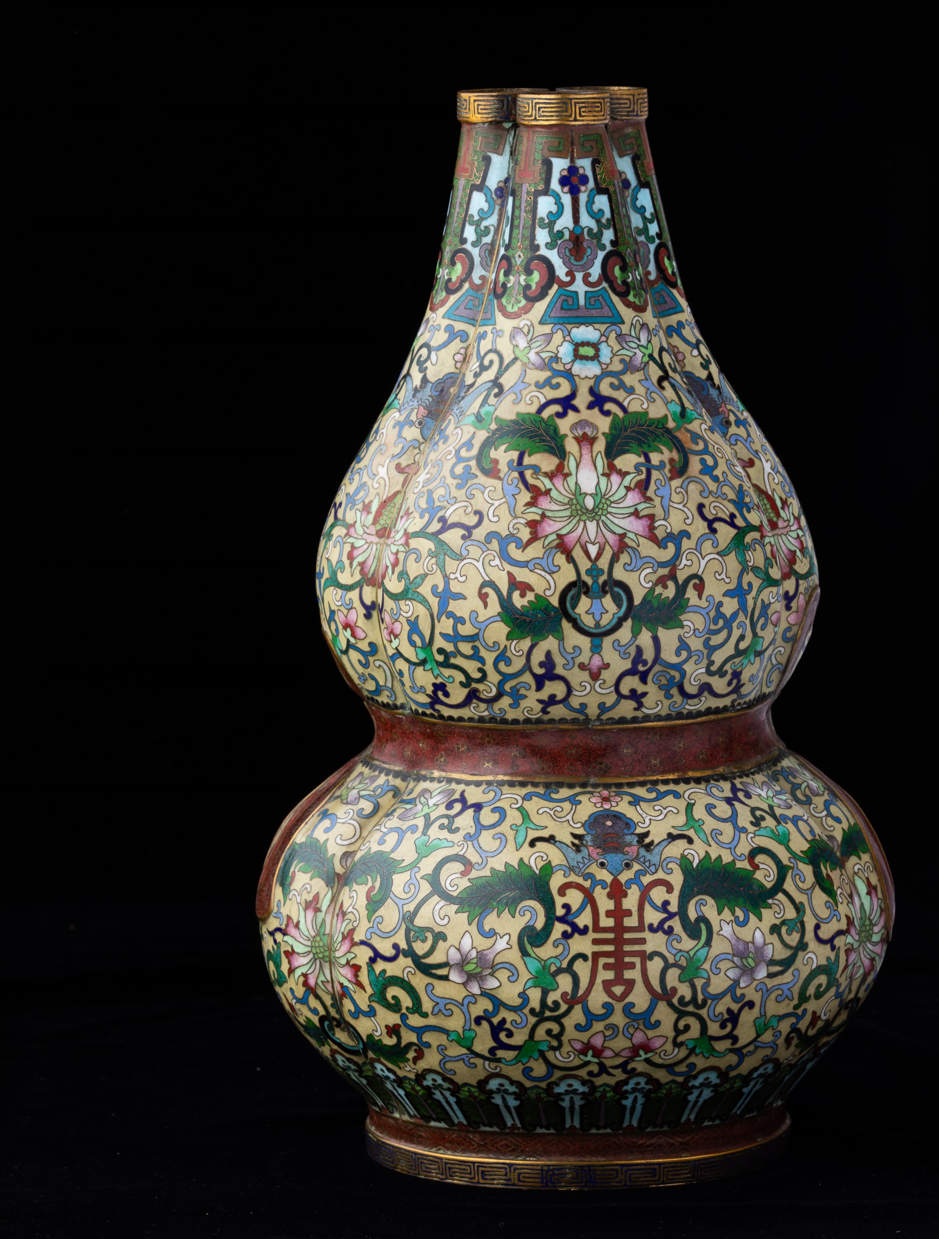 Vaso in Smalto a Forma di Doppia Zucca con Decoro a Fiocco e Simboli Taoisti, Cina, Repubblica, X...