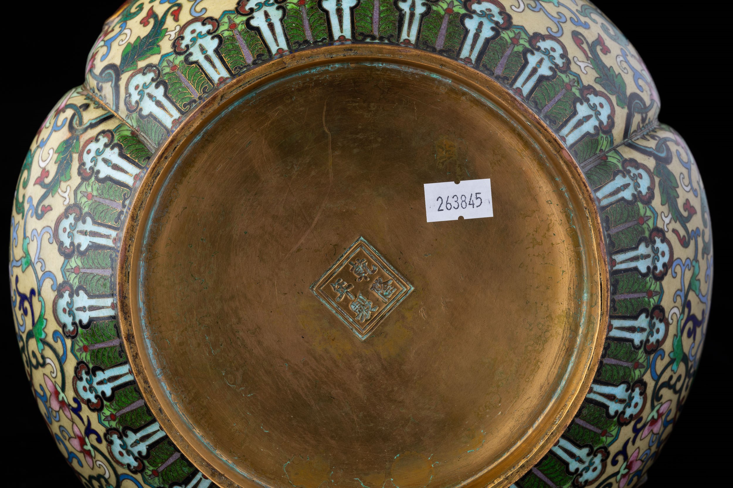 Vaso in Smalto a Forma di Doppia Zucca con Decoro a Fiocco e Simboli Taoisti, Cina, Repubblica, X...