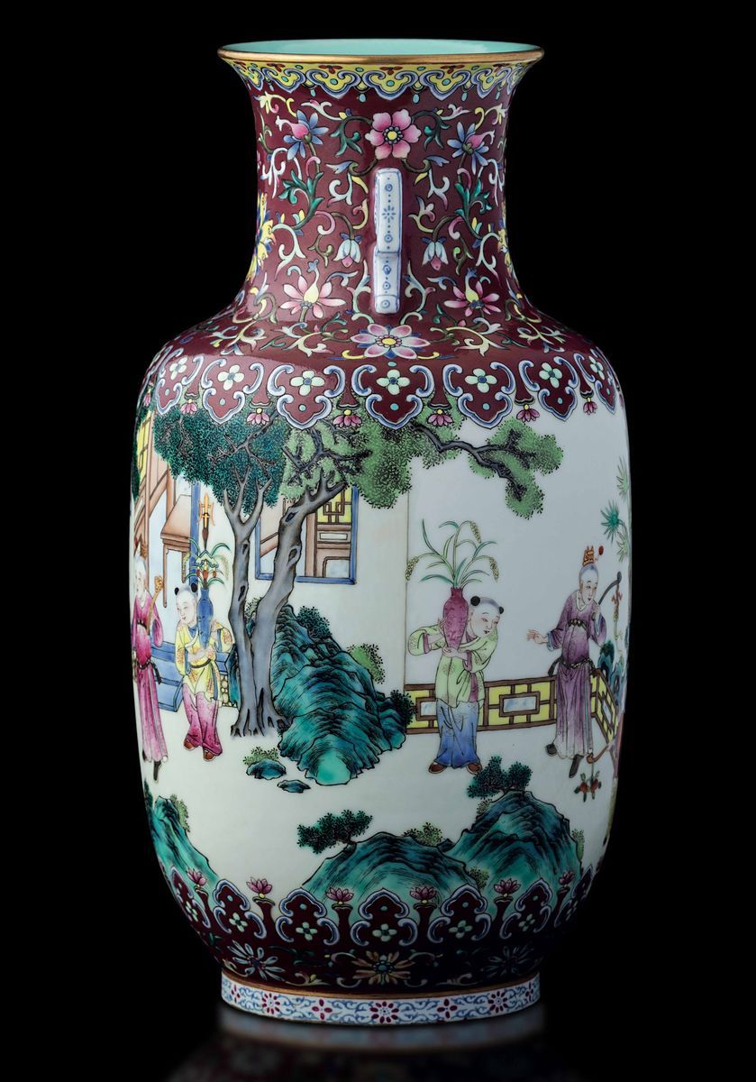 Vaso in Porcellana con Piccole Anse Sagomate e Scena di Vita Comune con Saggi e Discepoli, Cina, ...