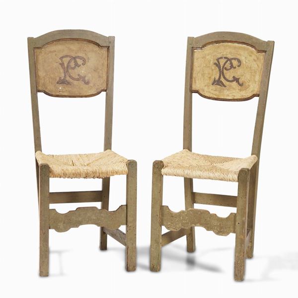 Coppia di sedie in legno dipinto. XVII-XVIII secolo