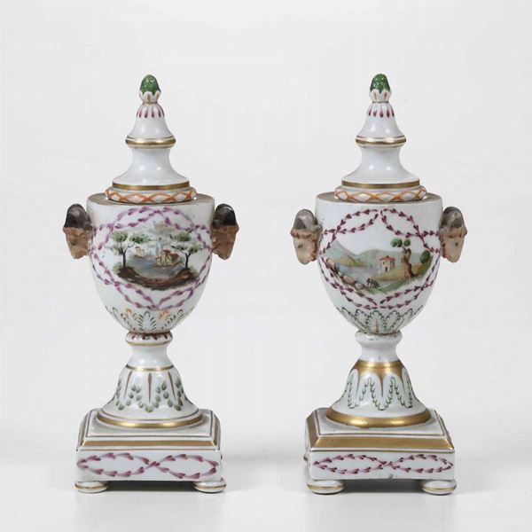 Coppia di vasetti/candelieri Manifattura indeterminata, XX secolo