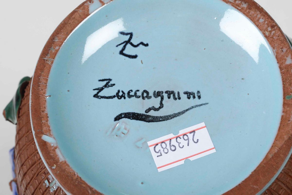 Zaccagnini, Vaso in ceramica decorato con fiori e foglie