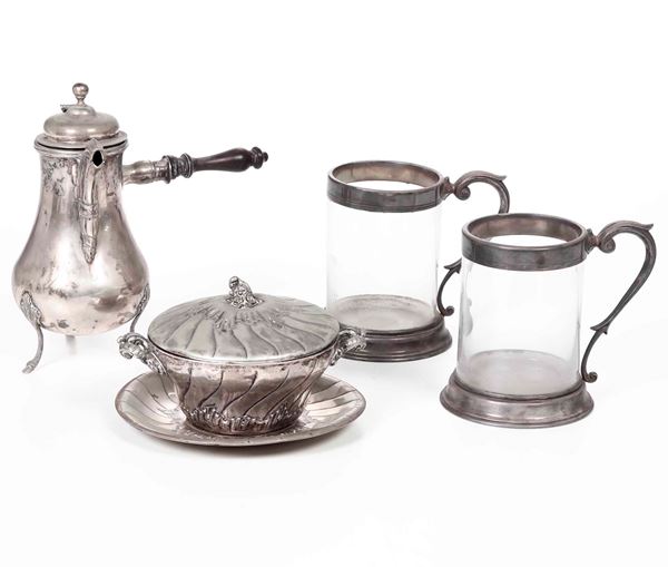 Insieme di oggetti in argento. Varie manifatture del XX secolo