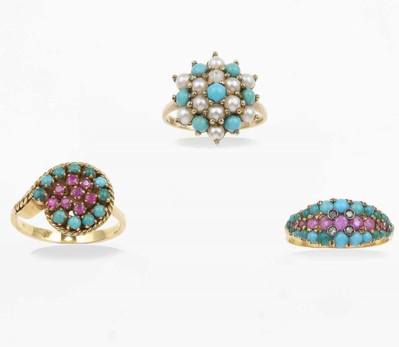 Lotto composto da tre anelli con turchesi, rubini e perle  - Asta Gioielli | Cambi Time - Cambi Casa d'Aste